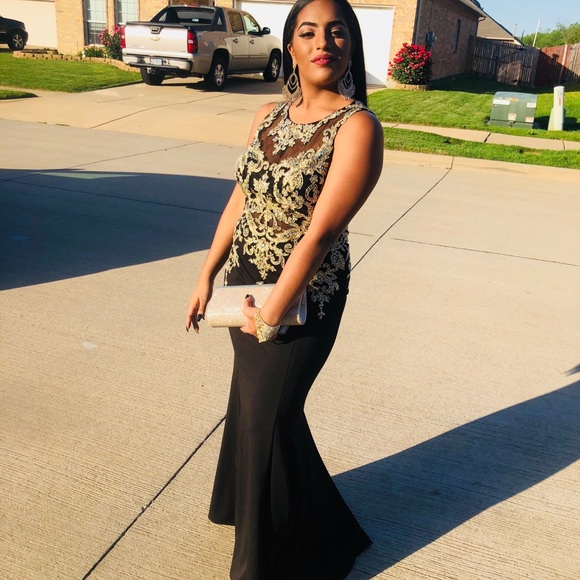 Dresses & Skirts - Prom dress for sale 🎈😍🎈